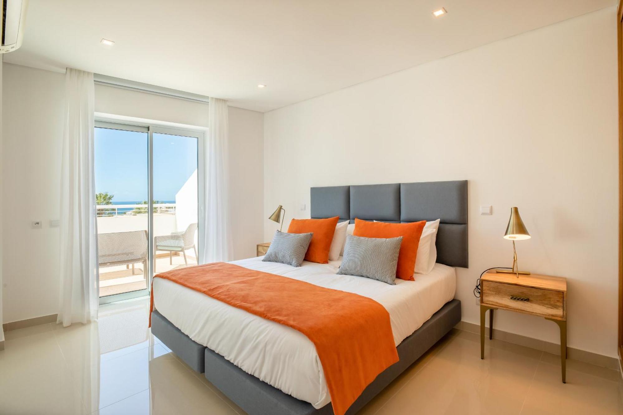 Apartment Ocean & 3 With Pool By Homing *