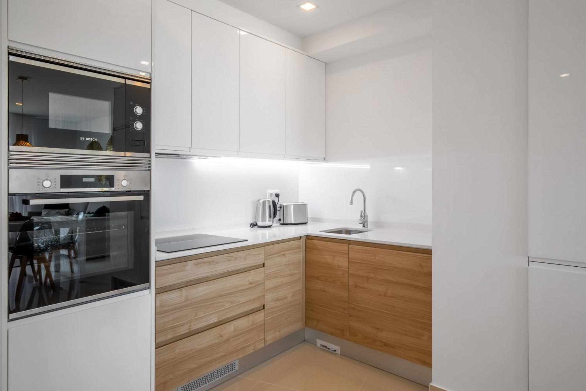 Ocean & 3 With Pool By Homing Apartment