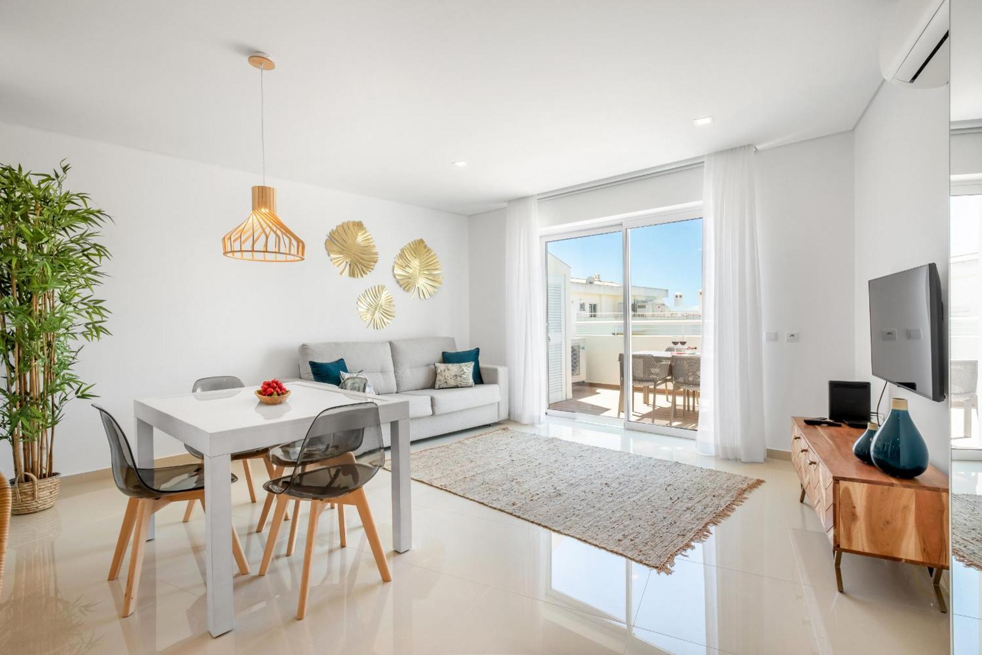 Apartment Ocean & 3 With Pool By Homing *