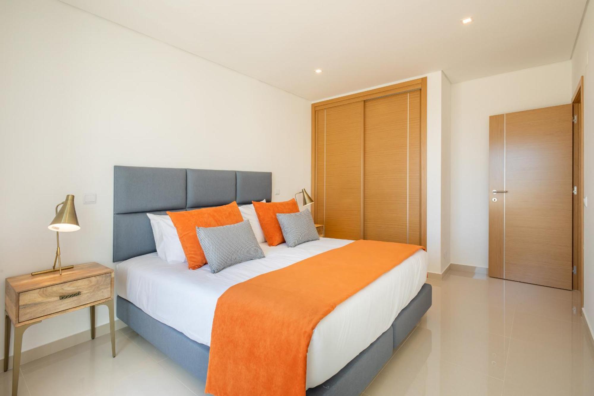 Apartment Ocean & 3 With Pool By Homing