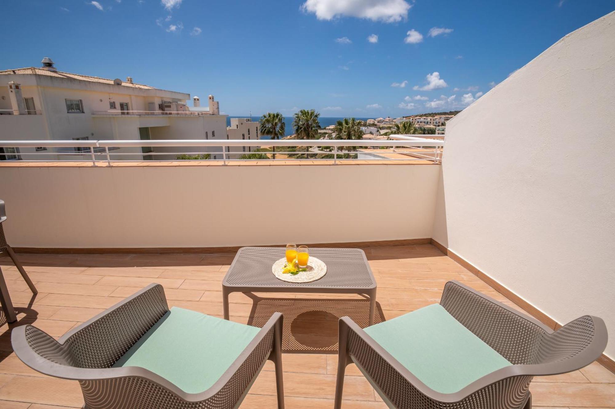 Apartment Ocean & 3 With Pool By Homing