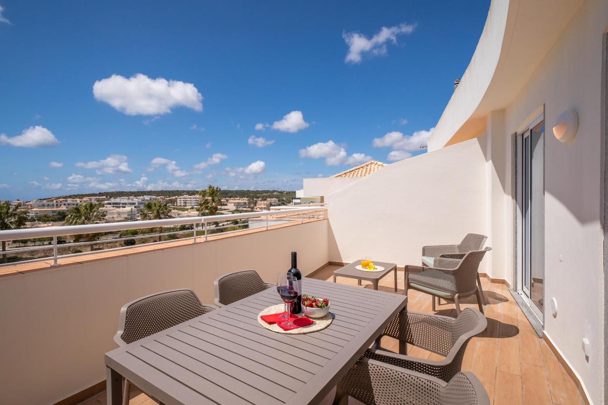 Ocean & 3 With Pool By Homing Apartment *